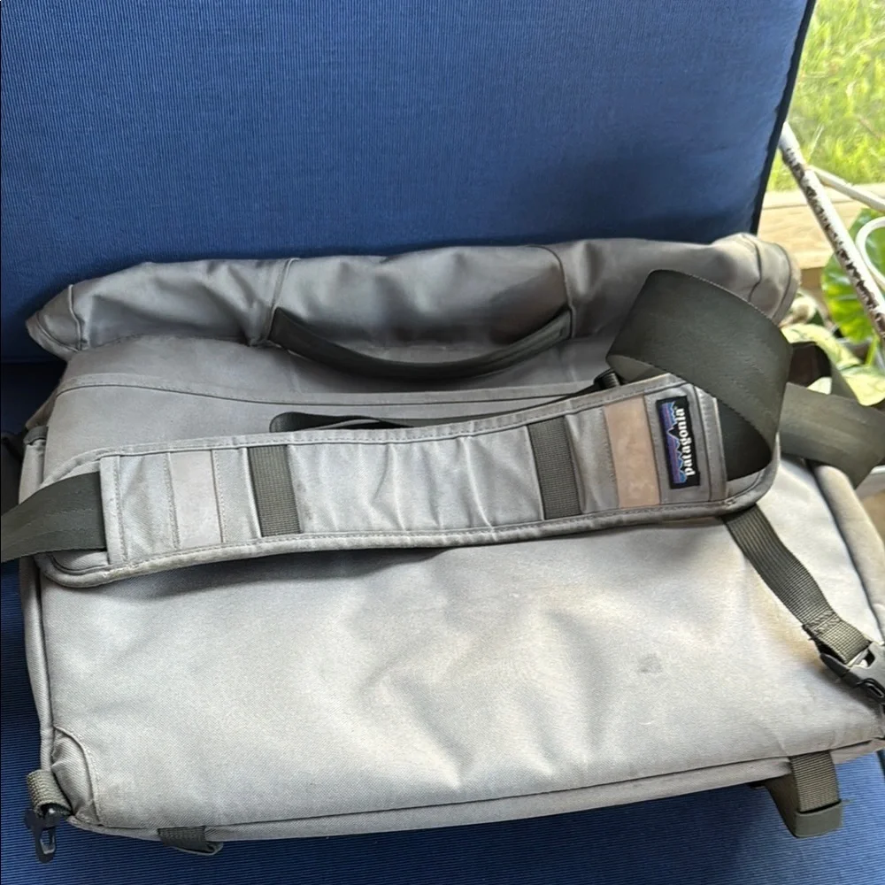 Patagonia Gray Messenger Bag with Sleek Design
